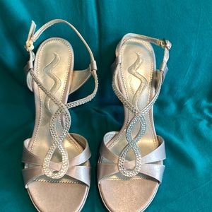 Nina silver special occasion shoes 8M
